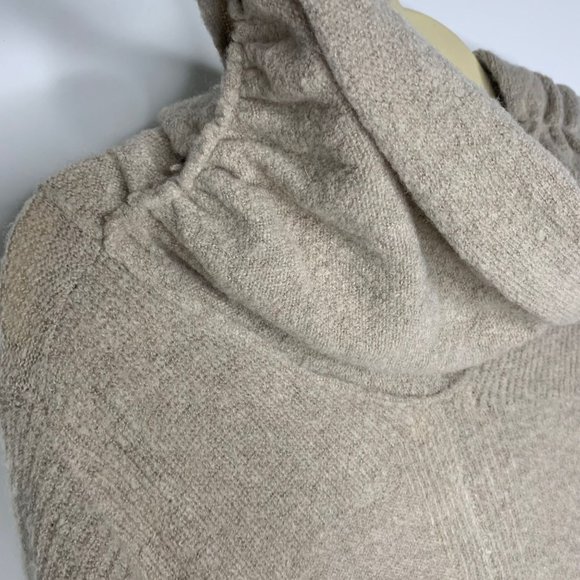 UMGEE Off Shoulder Oatmeal Sweater Tunic Sz S - Picture 5 of 9